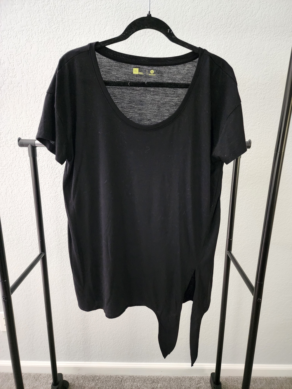 Xersion Black Short-Sleeve Scoop Neck Top with Side Tie  Hem